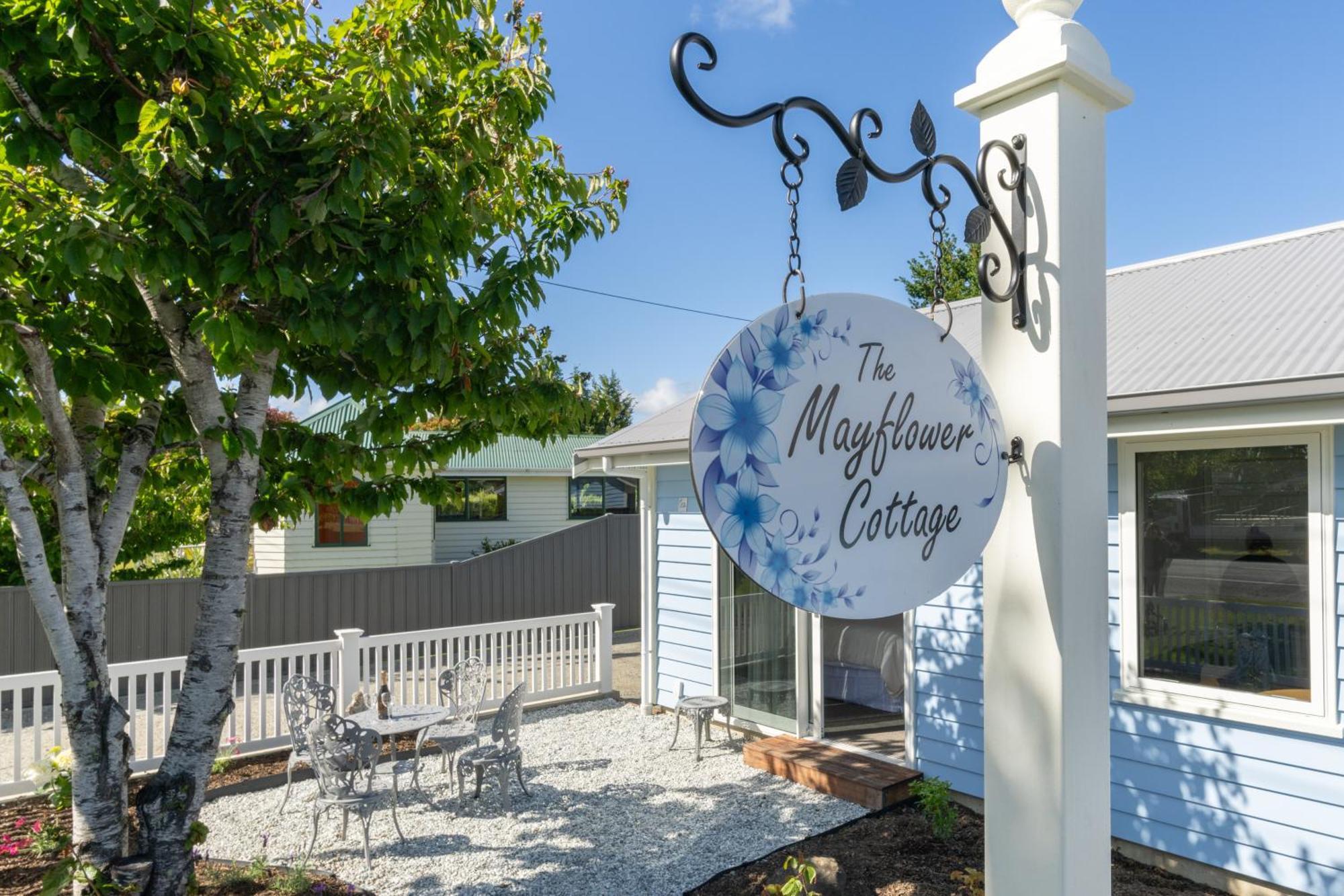 The Mayflower Cottage Te Anau Exterior photo